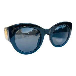 Classic Glamour Tribute Sunglasses – Bold Black Frame & Side Gold Medallion