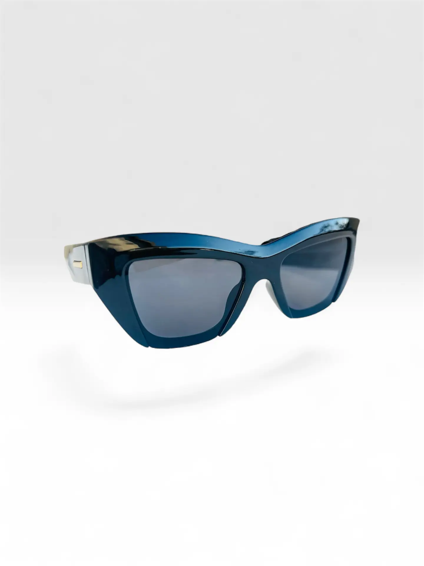 Lee Geometric Cat-Eye Sunglasses – Bold Glossy Black & Gold Accent - Image 2